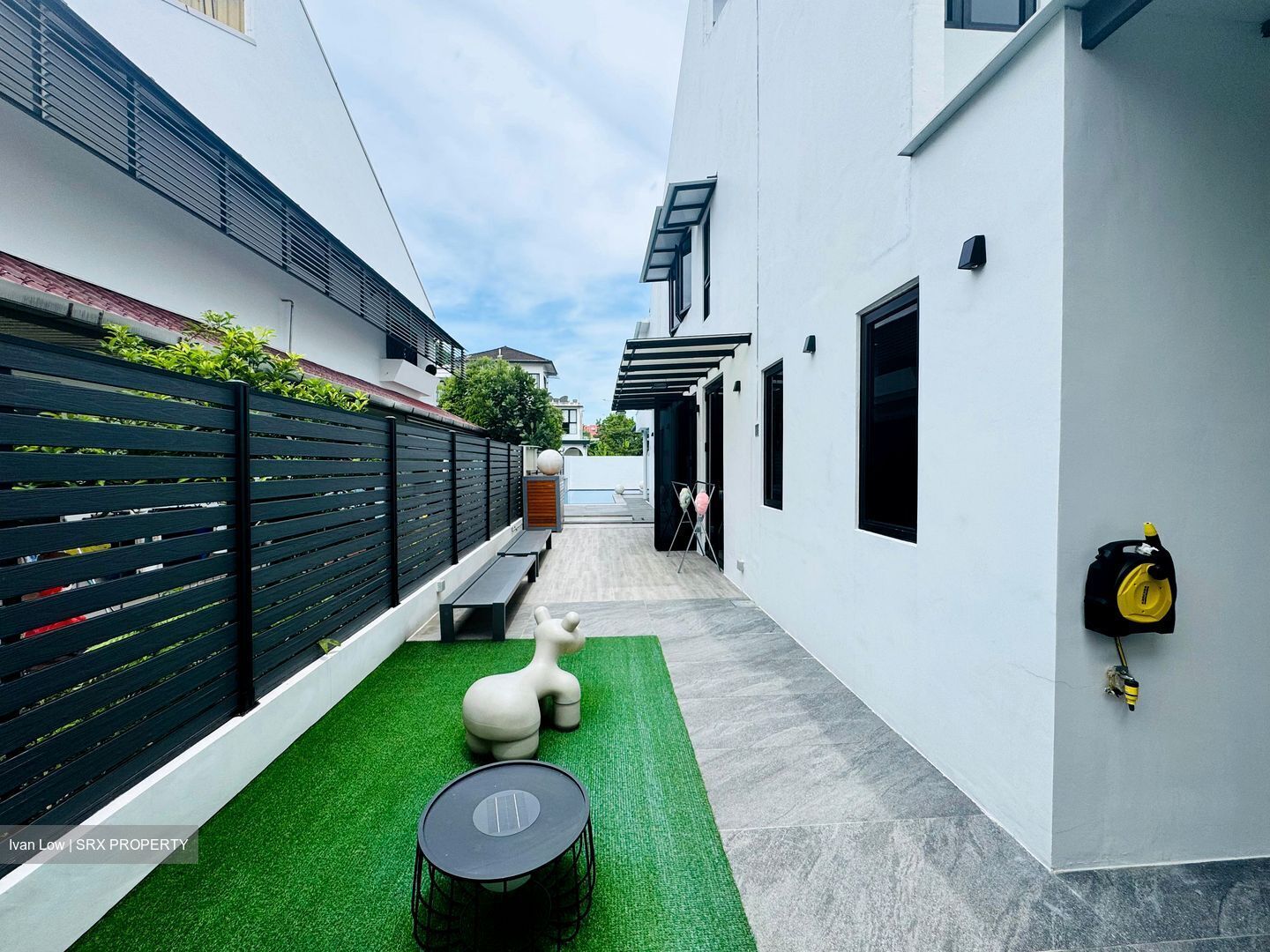 Platina Gardens (D27), Terrace #450354331